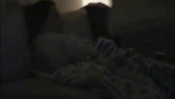 Giver seksa video bezmaksas kunderne en nøgen kropsmassage på badeværelset.