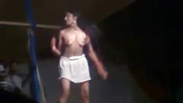 Dejlige australske piger havde sex i en bil seksafilmas i vejkanten.
