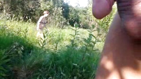 Sød skønhed tilstoppede hendes røv med seksa čats et stik og gned hendes fisse .