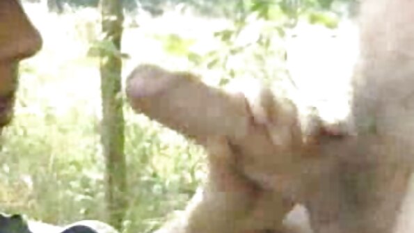 Ensom eirotiskas filmas husmor drømmer om en saftig pik af en mand.