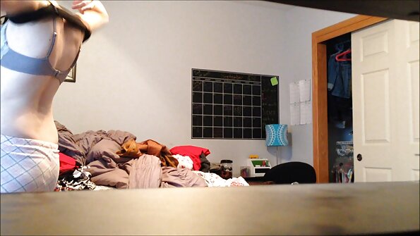 Pigerne på yachten leger med deres pussies og erotiskie video bryster.