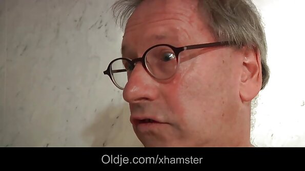 Blondinen ved sexcastingen slog seksa filmas bezmaksas sig ned på pikken.