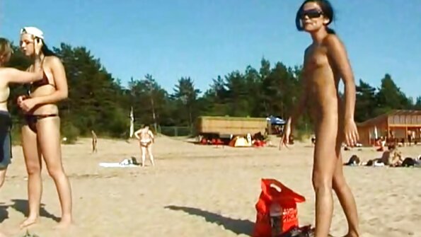Brunette elsker seks video par brivu at slikke sin kærestes fisse.