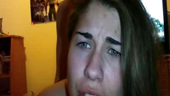 Efter at have afsluttet et sekss par brivu blowjob, sad minx på sin kærestes pik.