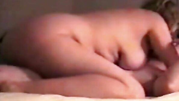 De liderlige unge kvinder ville kneppe og kunne seksavideo ikke holde sig tilbage.