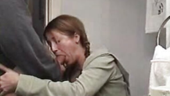 Orgie med en lummer macho og to unge sekss filmas kurtisaner.