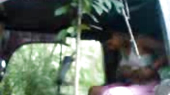 Lidenskabeligt samleje med to kurvede sekss video par brivu unge kvinder.