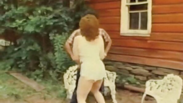 Der var fantastisk sex mellem to sekss porno video lesbiske ved juletræet.